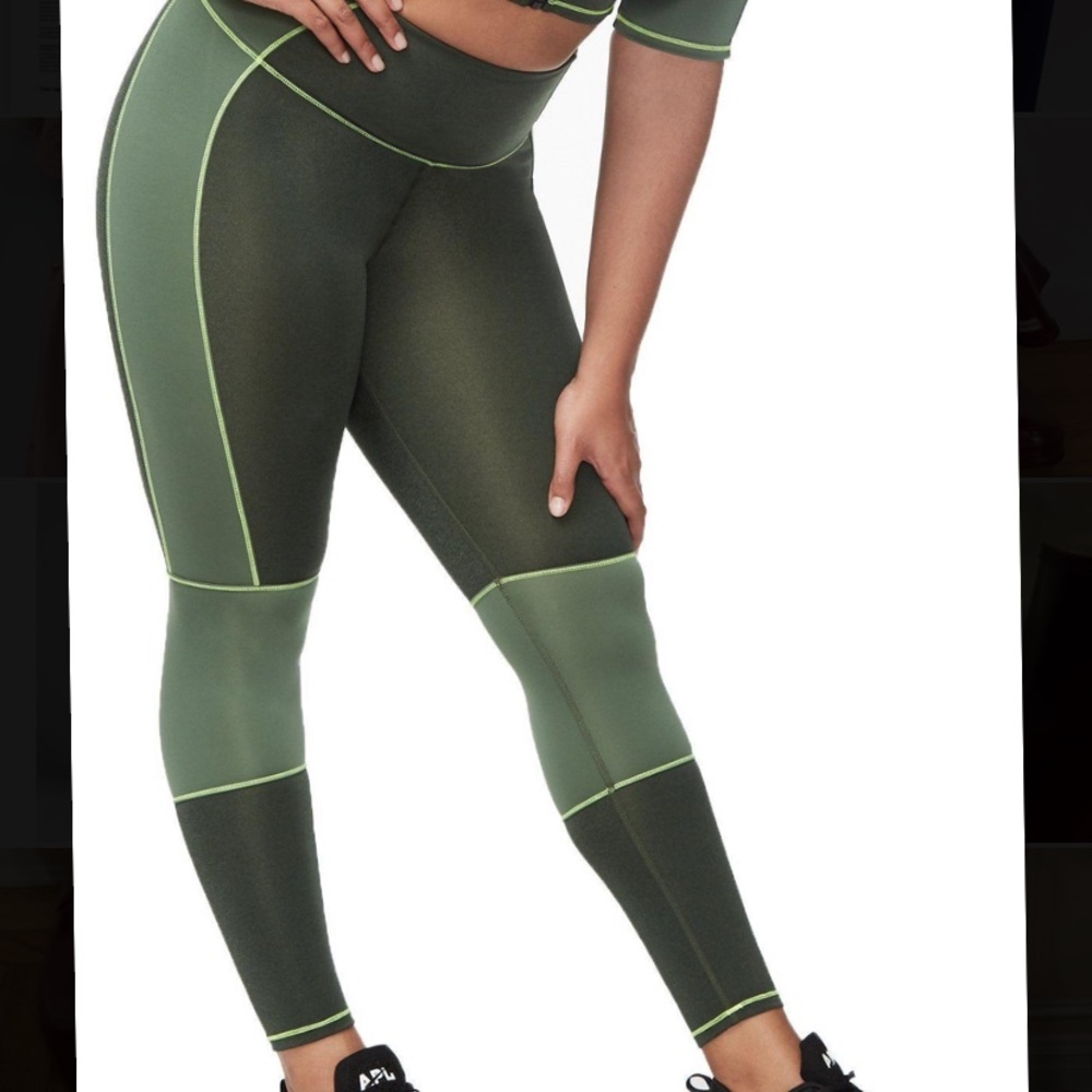 Good American Dual Life Green 7/8 Leggings Size Small